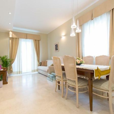 Aparthotel England Riccione Eksteriør bilde