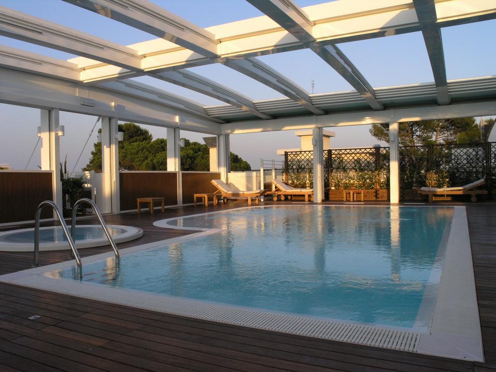 Aparthotel England Riccione Eksteriør bilde