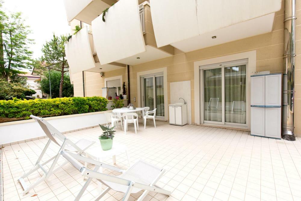 Aparthotel England Riccione Eksteriør bilde