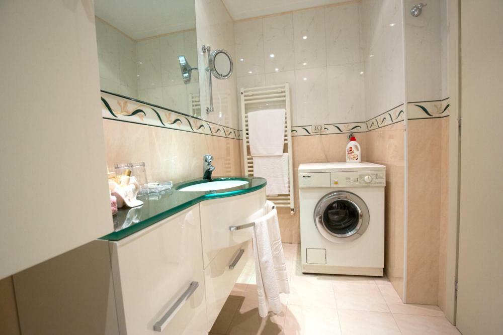 Aparthotel England Riccione Eksteriør bilde