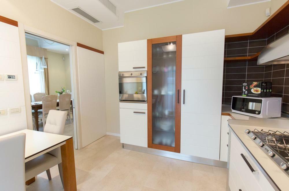 Aparthotel England Riccione Eksteriør bilde