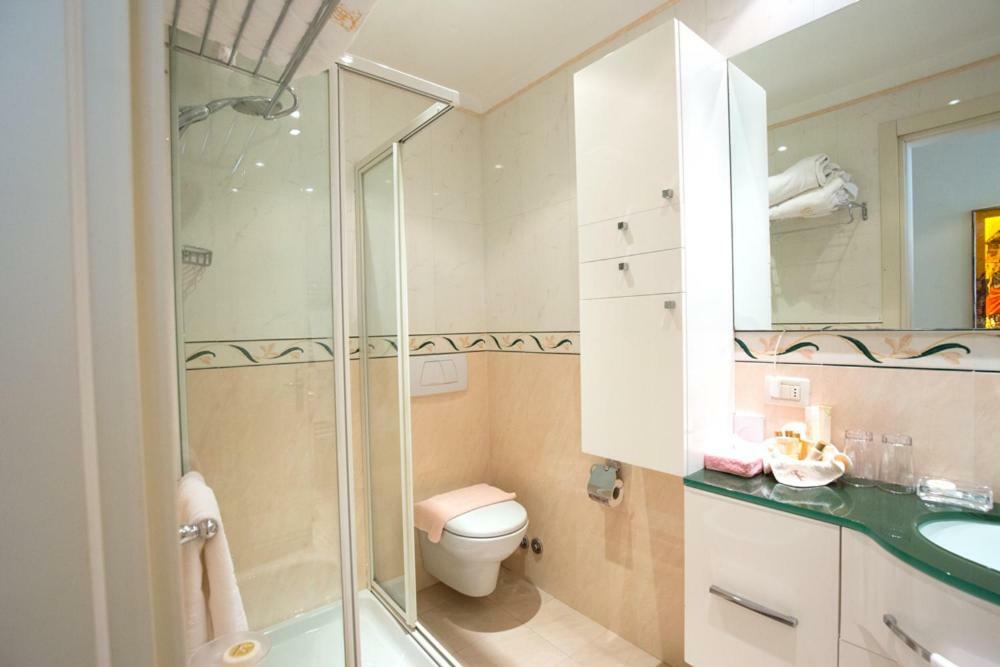 Aparthotel England Riccione Eksteriør bilde