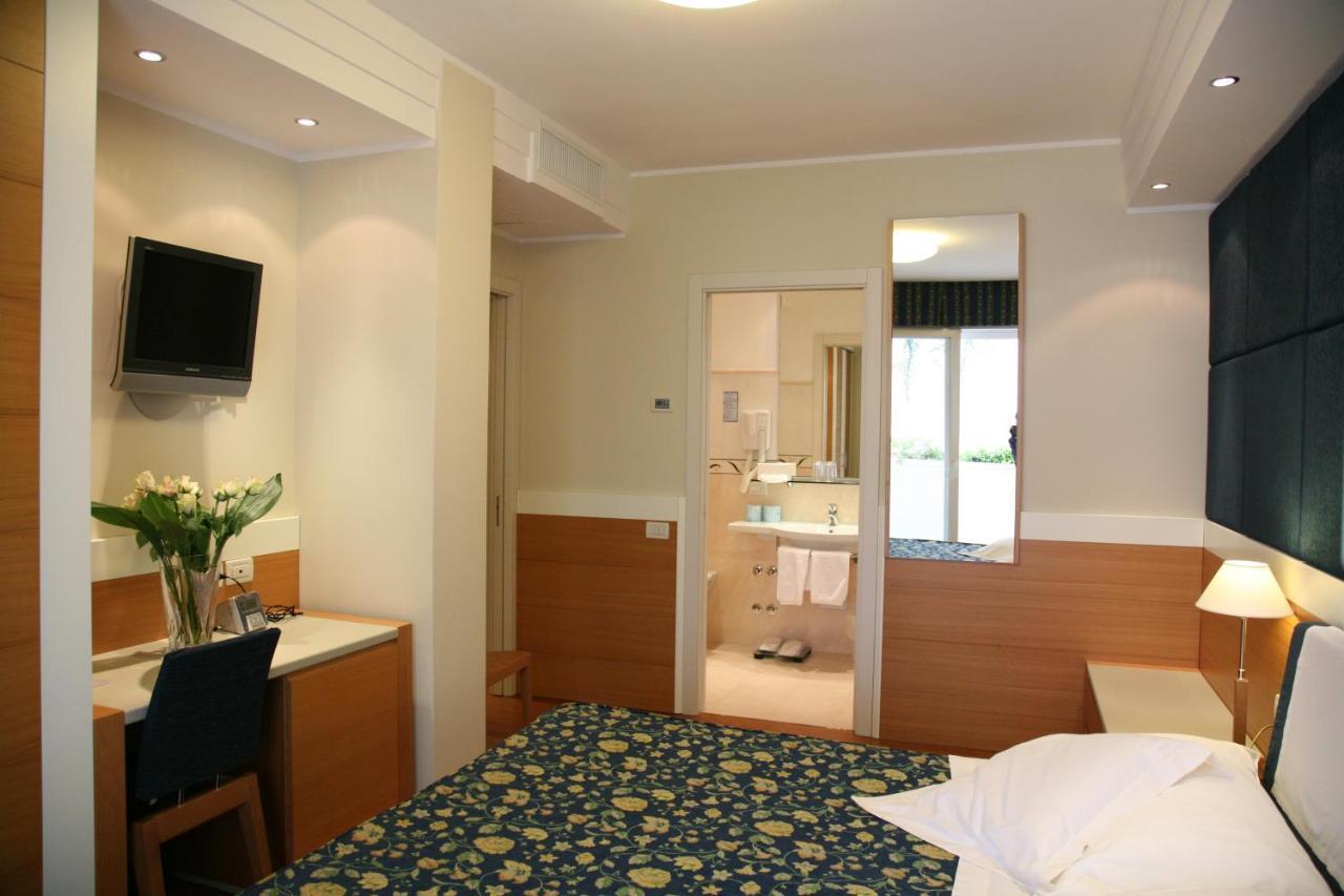 Aparthotel England Riccione Eksteriør bilde